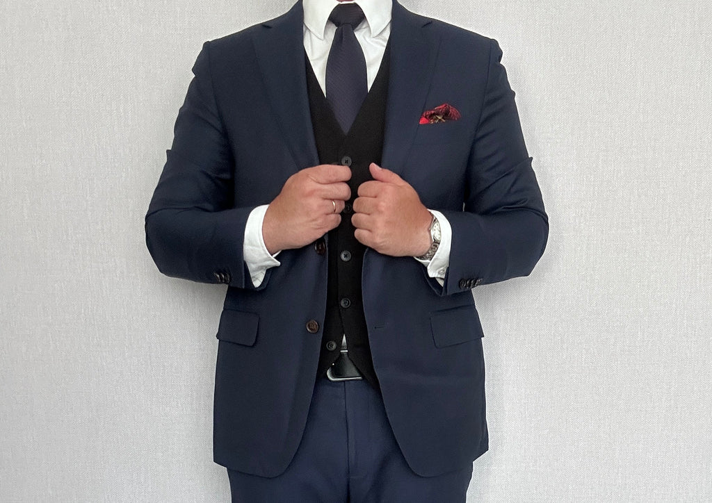Granatowy garnitur suitsupply