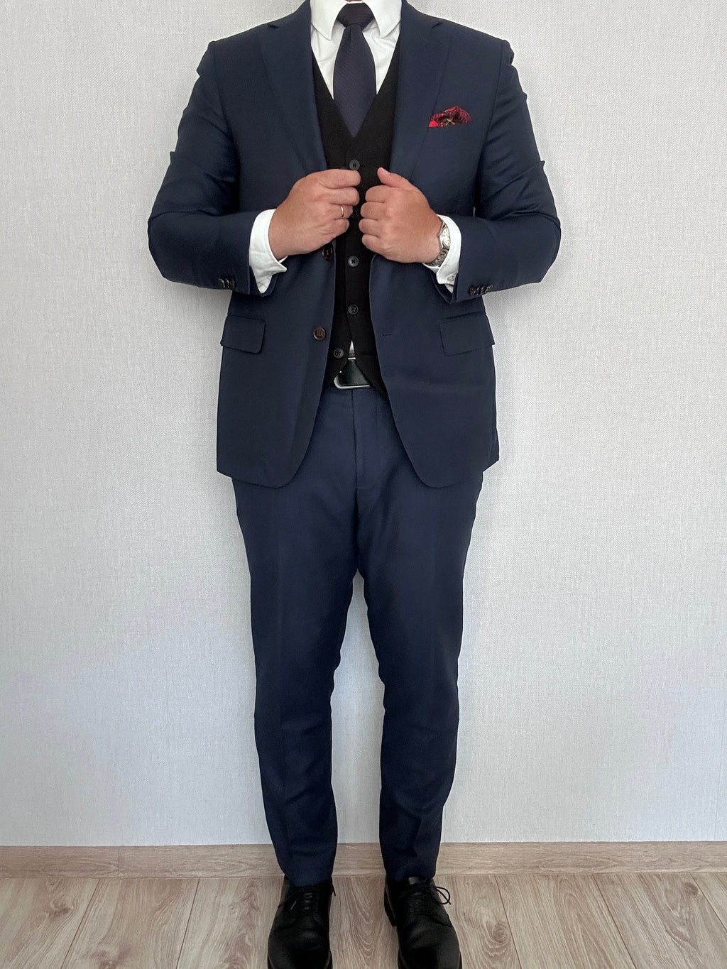 Granatowy garnitur suitsupply